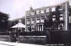 Old-Hastings-House-at-the-top-of-High-Street.-1948.-None-of-the-windows-have-been-blanked-out-yet-as-for-the-window-tax.